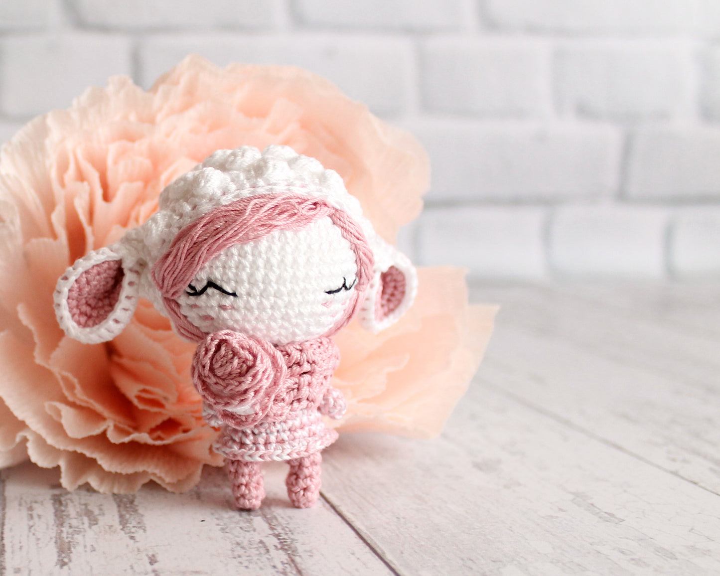 Patrón de la pequeña muñeca oveja
