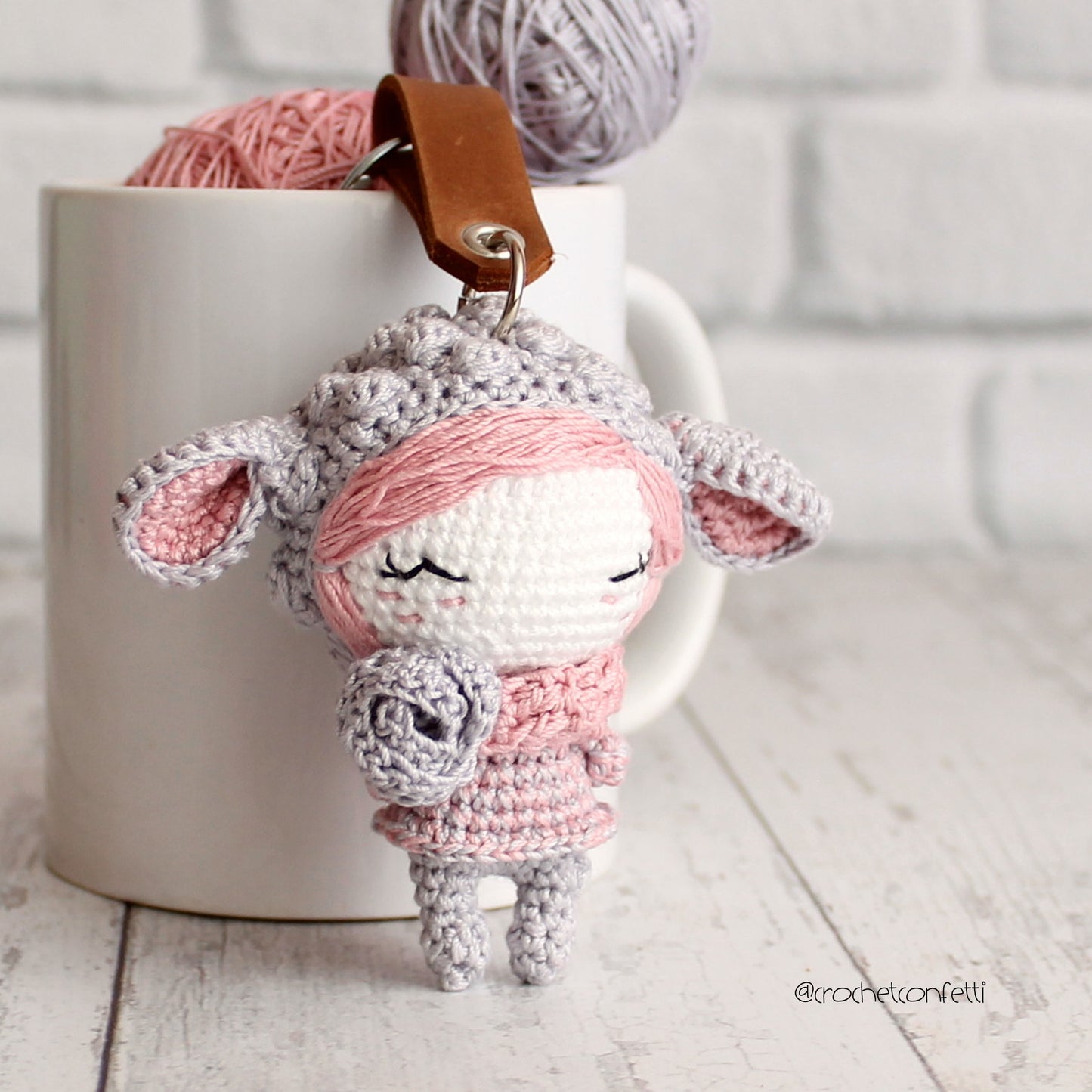 Patrón de la pequeña muñeca oveja