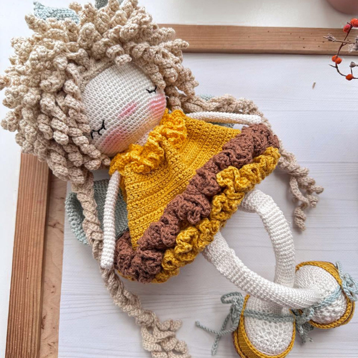PDF Crochet Pattern Amigurumi Doll Friendly Bee - TUTORIAL with 200 pictures + VIDEO with Subtitles English